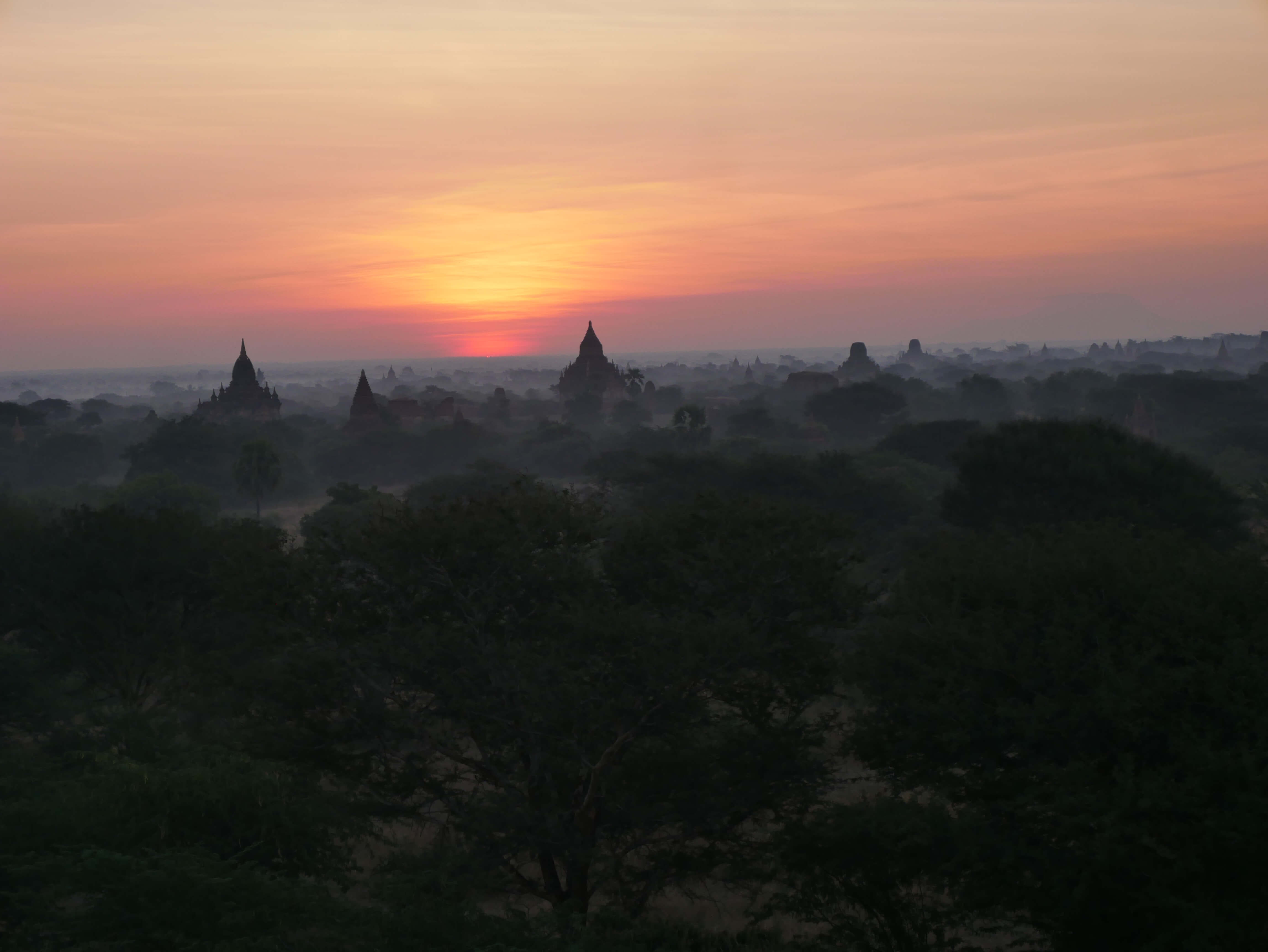 Levé de soleil temples Bagan